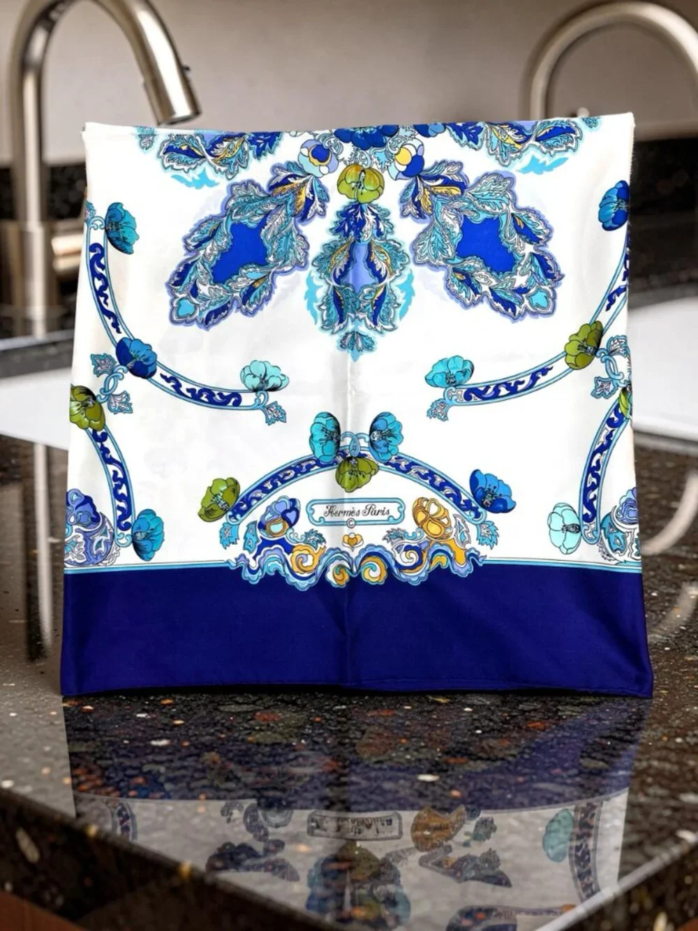 Anémones Hermes Paris  Silk  Scarf  34" Ivery Blue Purple Floral Pattern  (26) - Picture 5 of 16